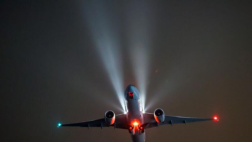 Flugzeuge k&ouml;nnen am Flughafen in N&uuml;rnberg rund um die Uhr starten und landen. (Symbolbild)