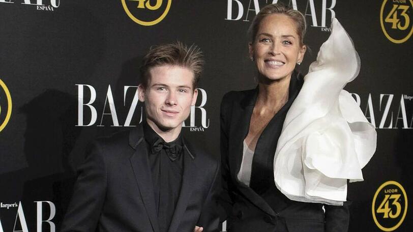 Sharon Stone und ihr ältester Sohn Roan Joseph Bronstein posieren in Madrid für die Fotografen
