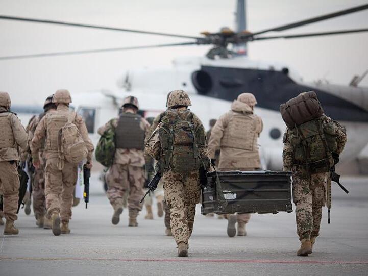 Der Afghanistan-Einsatz soll ungeachtet eines möglichen Teilabzugs von US-Soldaten fortgesetzt werden.