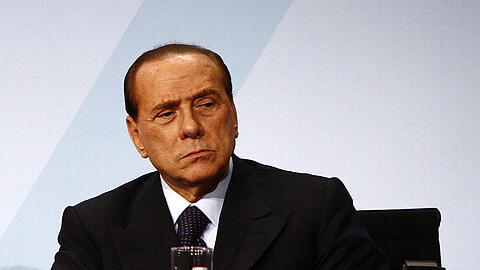 Silvio Berlusconi befindet sich noch immer im Krankenhaus.