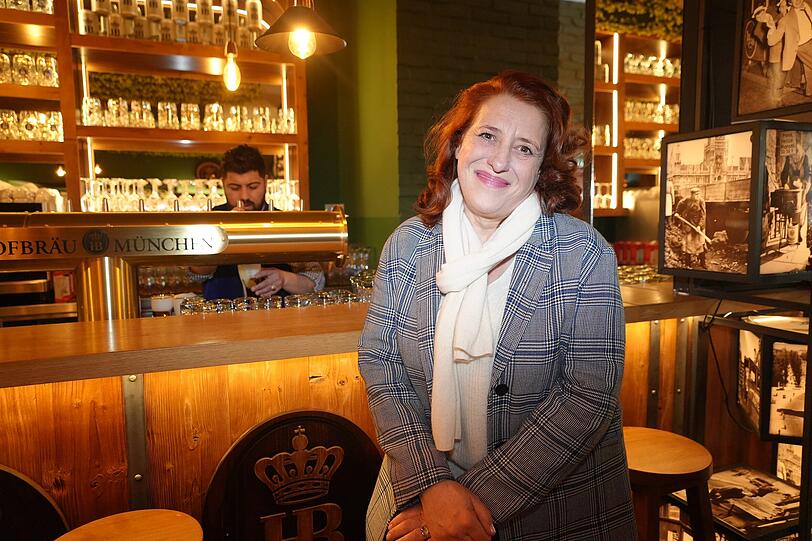 Unter den ersten G&auml;sten war auch Kabarettistin Luise Kinseher.