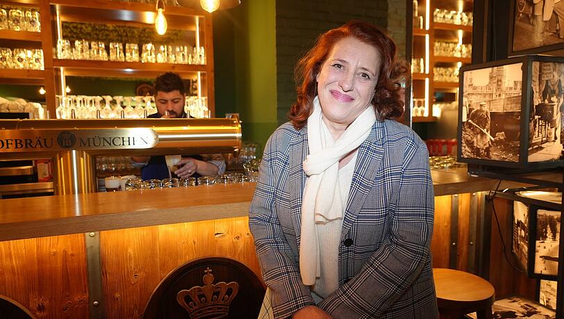 Unter den ersten G&auml;sten war auch Kabarettistin Luise Kinseher.