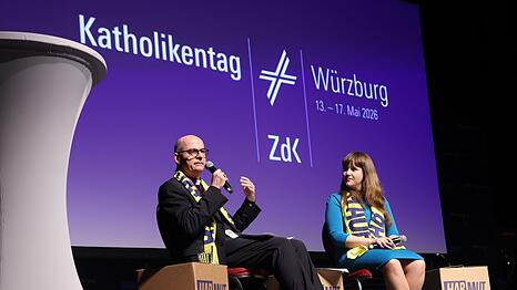 Beide sprachen vor mehr als 1.000 Zuschauern.
