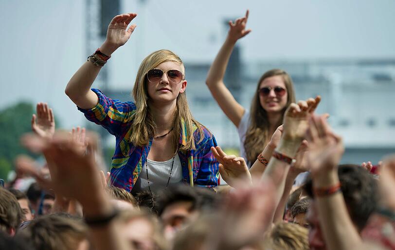Heiße Rocker, wilde Punks und johlende Fans - auf den beiden Festivals Rock im Park und Rock am Ring feierten über 100.000 Rockfans am Wochenende ihre Lieblingsband. Unter anderem mit dabei: Metallica, Die Toten Hosen, The Ting Tings und Rapper Cro.