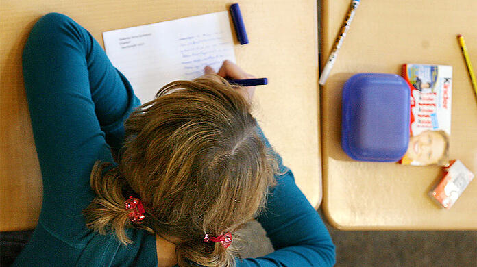 Laut einer Umfrage bereitet der Druck in der Schule den Kindern den meisten Stress.