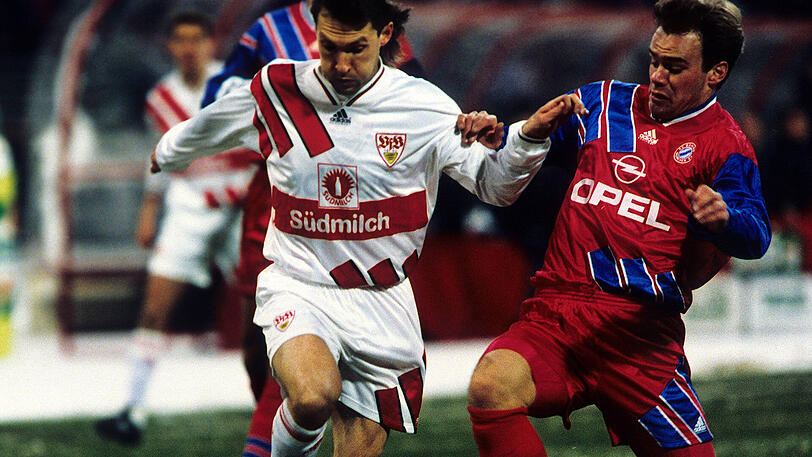 13. Februar 1994: Im Eisschrank Olympiastadion erleben die 34.000 Zuschauer eine frostige Bayern-Pleite. Der deutsche Rekordmeister - hier kämpfen Christian Nerlinger und der damalige Stuttgart Ludwig "Wiggerl" Kögl (links) um den Ball - fällt auf den fünften Platz zurück, doch am Saisonende jubeln die Münchner: Am 34. Spieltag machen sie mit einem 2:0 gegen den FC Schalke 04 den ersten Bundesliga-Titel seit 1990 perfekt.