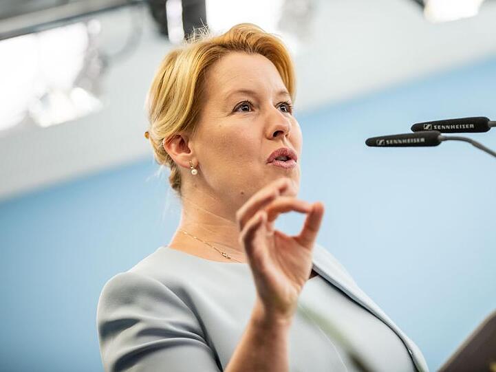 Franziska Giffey lobt von der Leyen als "eine respektable Persönlichkeit."