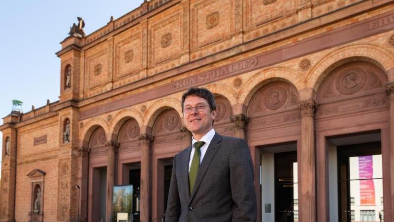 Alexander Klar, neuer Leiter der Hamburger Kunsthalle, vor dem alten Gebäude der Kunsthalle Hamburg. Alexander Klar, neuer Leiter der Hamburger Kunsthalle, vor dem alten Gebäude der Kunsthalle Hamburg.