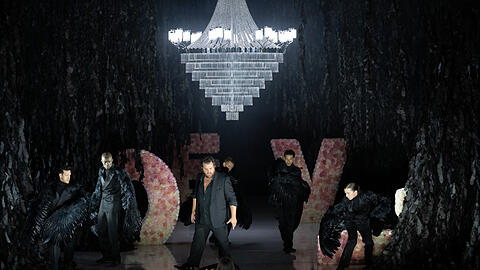 Die Abgründe der Liebe: Michael Spyres (mi.) mit Brenda Rae in Claus Guths Inszenierung von Händels "Semele" im Prinzregententheater.