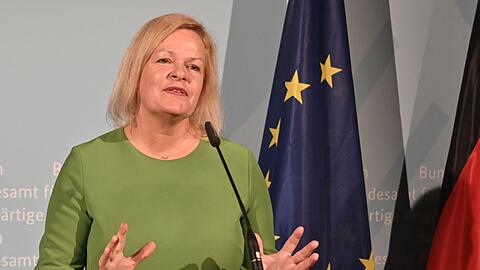 "Ich bin strikt dagegen, das individuelle Asylrecht abzuschaffen", sagt Innenministerin Nancy Faeser.