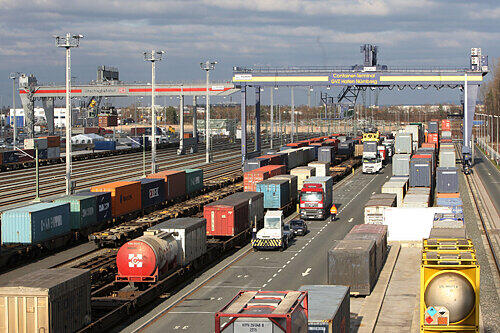 Nach zweijähriger Bauzeit mit einem Investitionsvolumen von 32 Millionen Euro wurde 2009 das neue Container-Terminal am Hafen in Betrieb genommen.