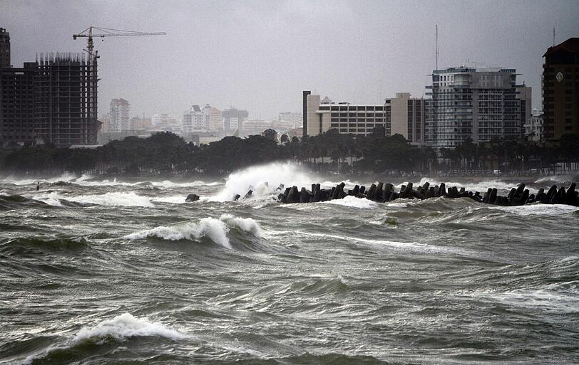 Große Wellen vor der Küste von Santo Domingo: "Irene" wütet quer durch die Karibik.