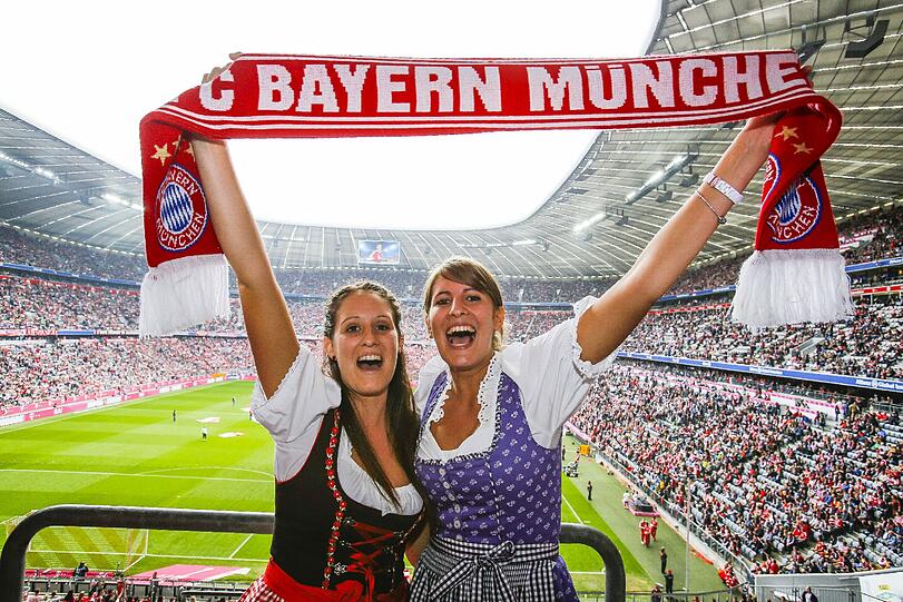 Natürlich zieht der FC Bayern auch weibliche Fans an. Karl-Heinz Rummenigge sagt, das mache den Klub attraktiver als den TSV 1860. Foto: imago