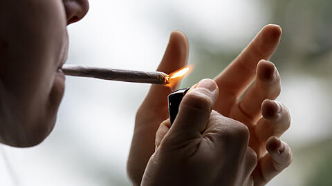 Die Frage, wann in Deutschland Cannabis legalisiert wird, entscheidet sich in Brüssel.