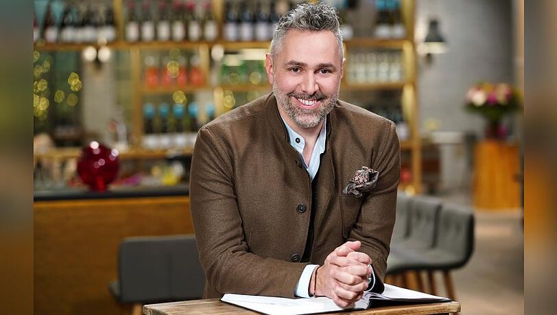 Roland Trettl moderiert die Kuppelshow "First Dates" - doch bald muss er eine Pause einlegen.