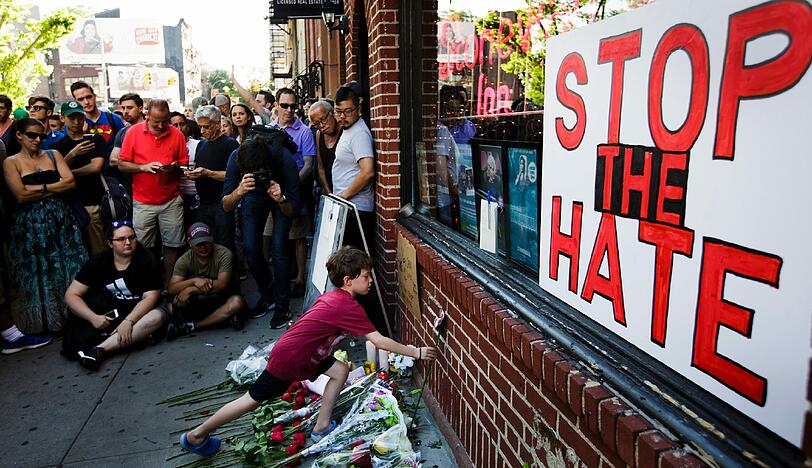 Die Menschen in Orlando trauern um die 50 Opfer des Terrorangriffs.
