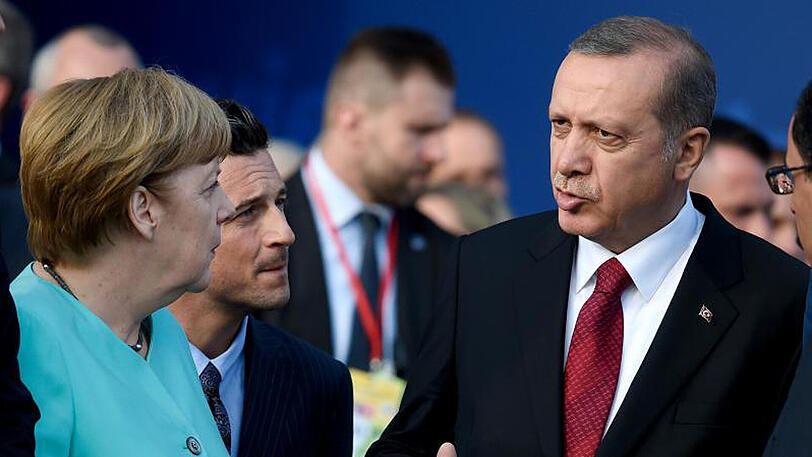 Im Gespräch: Angela Merkel und der türkische Präsident Erdogan beim Nato-Gipfel im Juli 2016.