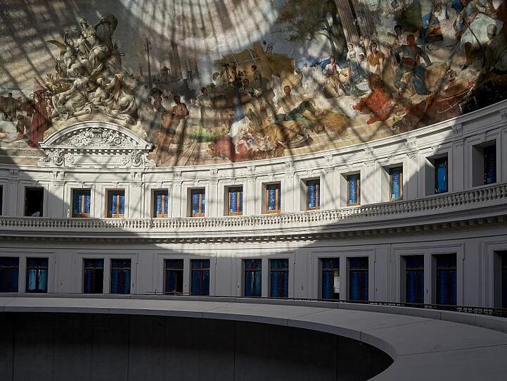 Blick in die Haupthalle des Pinault-Museums.