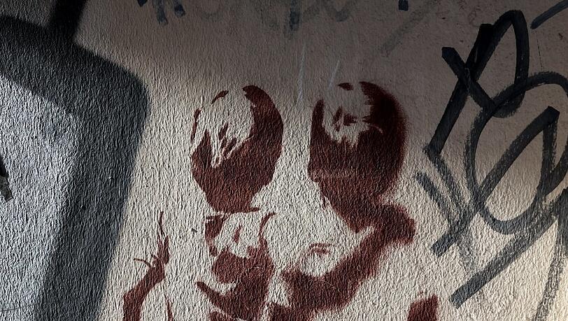In einer Hofeinfahrt: ganz bestimmt ein echter Banksy. In einer Hofeinfahrt: ganz bestimmt ein echter Banksy.