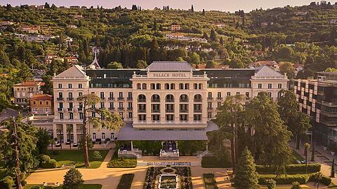 Ikonisch: Das Hotel Palace Portoroz aus dem Jahr 1910 ist ein Wahrzeichen an der Promenade von Portoroz.