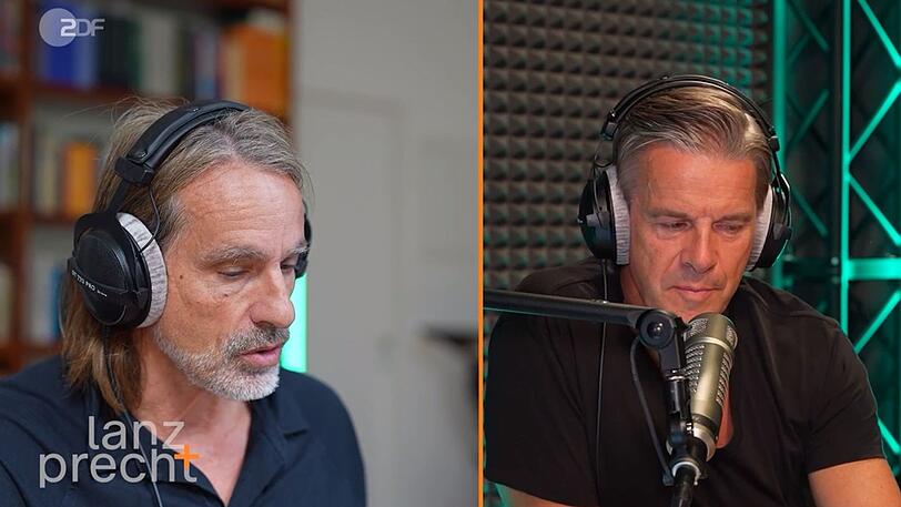 Richard David Precht (links) und Markus Lanz haben in ihrem Podcast "Lanz + Precht" über die Rente mit 63 gesprochen. Richard David Precht (links) und Markus Lanz haben in ihrem Podcast "Lanz + Precht" über die Rente mit 63 gesprochen.