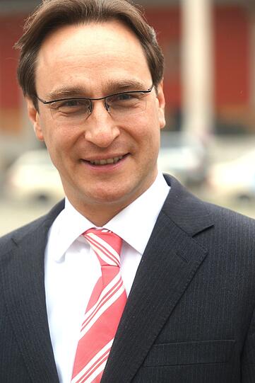 GIESING:Andreas Lore hat eine Zitterpartie gewonnen: Mit 32,9 Prozent triumphiert er gegen den Neuling Florian von Brunn (SPD, 29,9 %). Der Kaufmann ist seit 2008 Landtagsabgeordneter und hat den Stimmkreis zum zweiten Mal erkämpft.