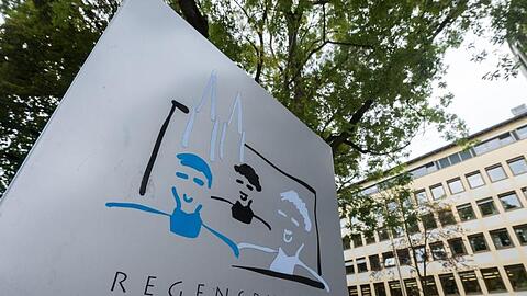 Das Gymnasium der Regensburger Domspatzen. Foto: Armin Weigel/dpa/Archivbild