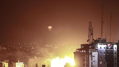 Explosion nach einem Angriff der israelischen Luftwaffe in Gaza.