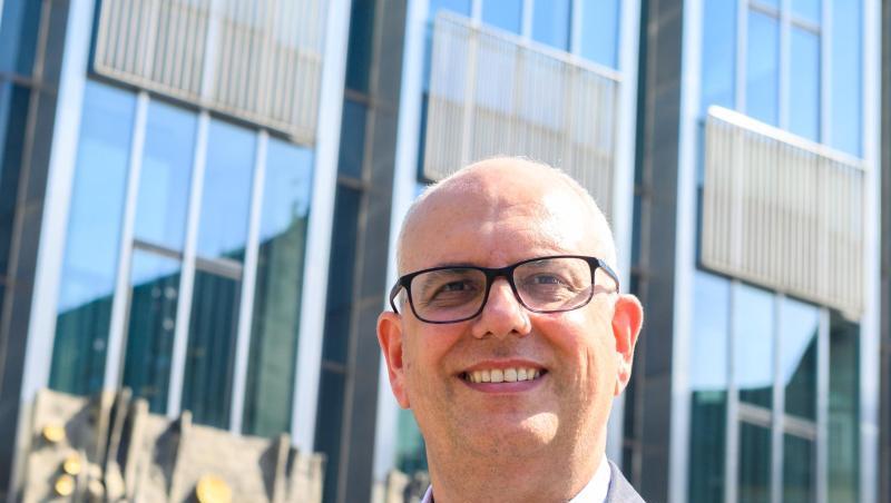 Andreas Bovenschulte (SPD) steht vor der Bremer Bürgerschaft. Der SPD-Landesvorstand will ihn zum Regierungschef machen. Andreas Bovenschulte (SPD) steht vor der Bremer Bürgerschaft. Der SPD-Landesvorstand will ihn zum Regierungschef machen.