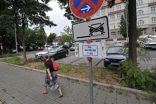 Hier wird bald ein 20 mal 40 Meter großes Loch in der Erde klaffen: Auch die Bäume am Bielingplatz werden gefällt.