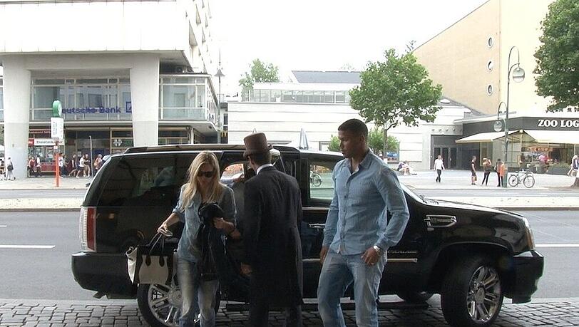 Bar Refaeli bei ihrer Ankunft in Berlin Bar Refaeli bei ihrer Ankunft in Berlin