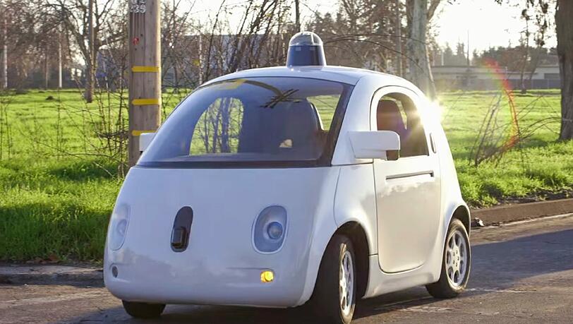 Das selbstfahrende Auto von Google soll ohne Lenkrad und Pedale fahren. Das selbstfahrende Auto von Google soll ohne Lenkrad und Pedale fahren.