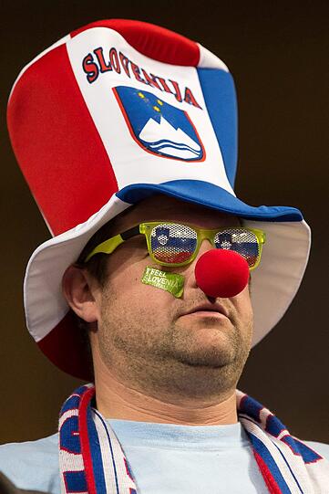 Schrille Outfits, skurrile Masken, schräge Typen, ausgelassene Stimmung: Bei der Handball-Europameisterschaft geben die Fans für ihre Teams tatsächlich alles. Die Bilder aus Polen...