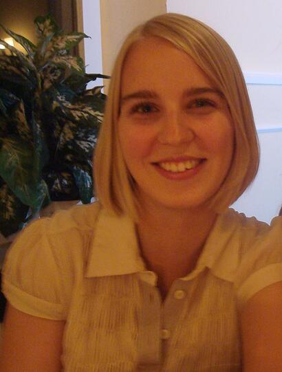 STEFANIE MUTZ: Sie ist 20 Jahre alt, 1,76 Meter groß und hat naturblondes Haar und blaue Augen.