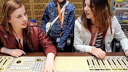 Tontechniker als Traumberuf? Welche Ausbildung zu ihnen passt, finden Schüler - wie hier beim Besuch eines Tonstudios - am ehesten in der Praxis heraus. Tontechniker als Traumberuf? Welche Ausbildung zu ihnen passt, finden Schüler - wie hier beim Besuch eines Tonstudios - am ehesten in der Praxis heraus.