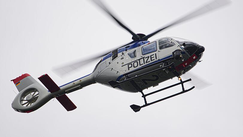 Spezialisten des Bayerischen Landeskriminalamts flogen von München aus mit einem Hubschrauber zur Einsatzstelle nach Hof. (Symbolbild)
