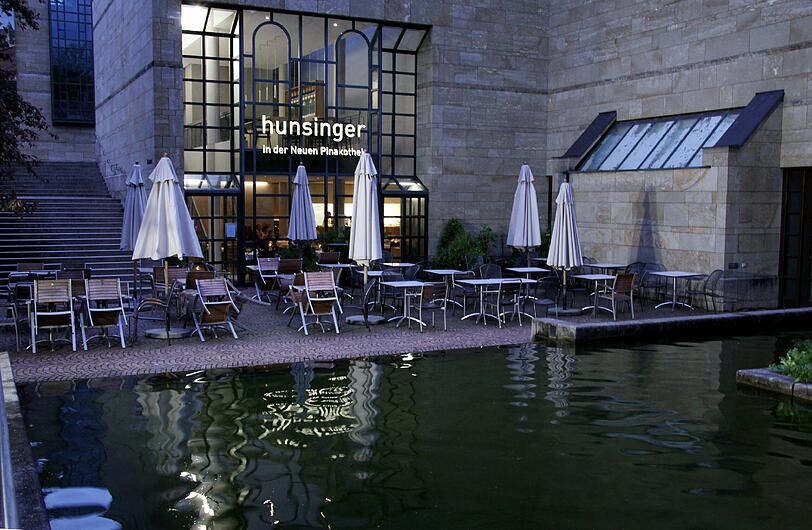Der Brunnen lässt das Stadtleben außenrum vergessen.