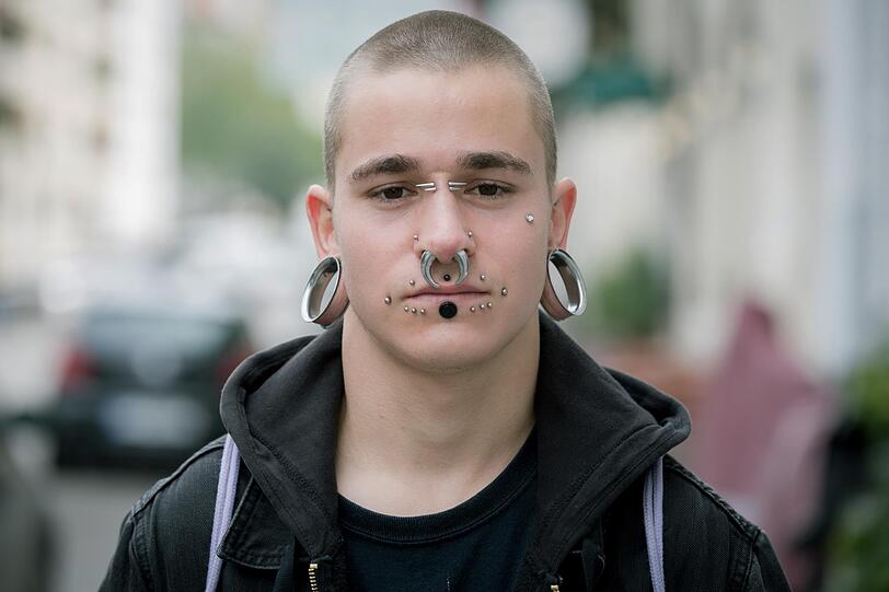 &bdquo;Warum sollte man ein Kunstwerk auf ein Papier bringen, aber nicht auf einen menschlichen Körper?&ldquo; Das fragt Chris.