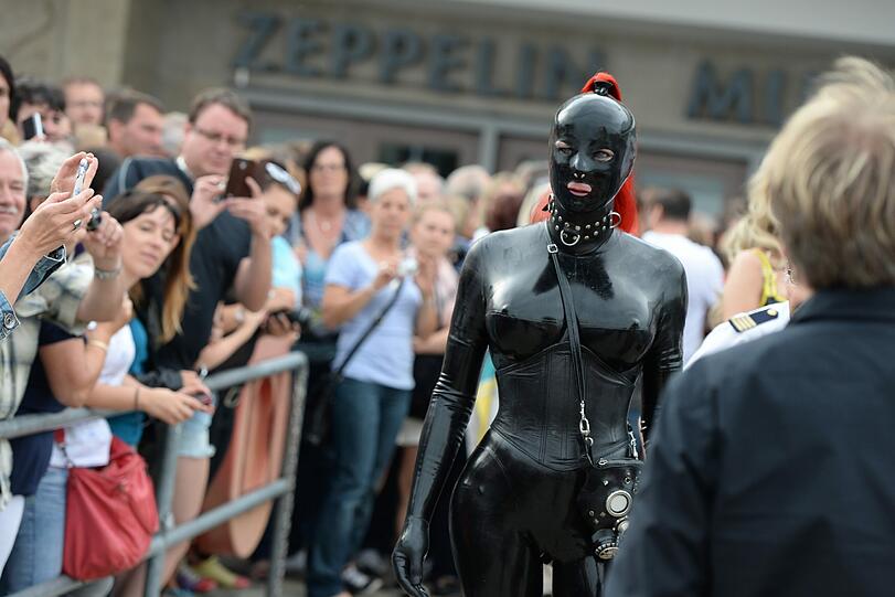 Dominas, Sklaven, Peitschen - das Erotikschiff auf dem Bodensee ist nichts für zarte Gemüter.