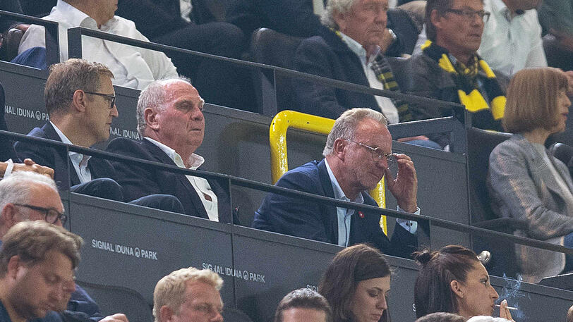 Müssen sich Kritik gefallen lassen: Bayern-Vorstandsboss Karl-Heinz Rummenigge und Präsident Uli Hoeneß (m).