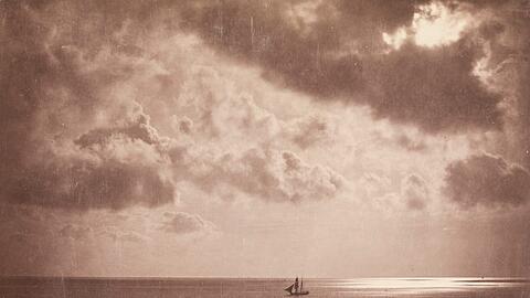 Gustave Le Gray: Le Brick, Zweimaster im Mondschein, 1856, Albuminpapier