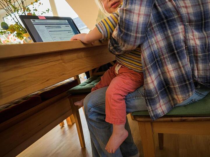 Für Alleinerziehende ist das Arbeiten im Homeoffice besonders anstrengend.