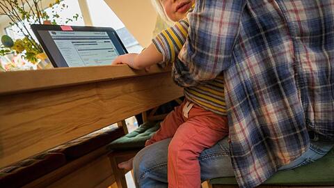 Für Alleinerziehende ist das Arbeiten im Homeoffice besonders anstrengend.