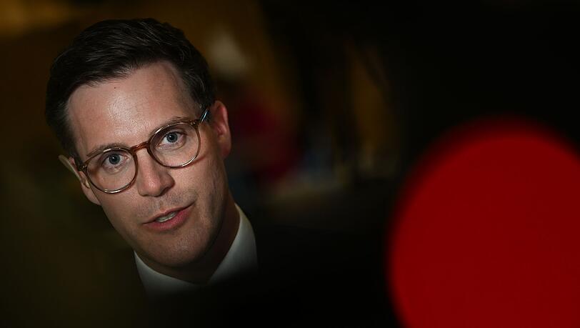 Manuel Hagel landete mit seiner CDU bei der Landtagswahl in Baden-W&uuml;rttemberg hauchd&uuml;nn hinter den Gr&uuml;nen von Cem &Ouml;zdemir.