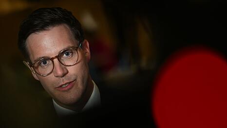 Manuel Hagel landete mit seiner CDU bei der Landtagswahl in Baden-W&uuml;rttemberg hauchd&uuml;nn hinter den Gr&uuml;nen von Cem &Ouml;zdemir.