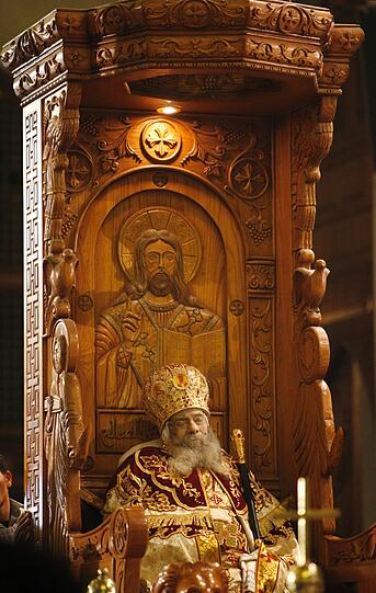 Die größte christliche Gemeinde im Nahen Osten hat ihr Oberhaupt verloren. Papst Schenuda III. starb am Samstag im Alter von 88 Jahren. Ägyptens Kopten nehmen Abschied von ihrem Patriarchen.
