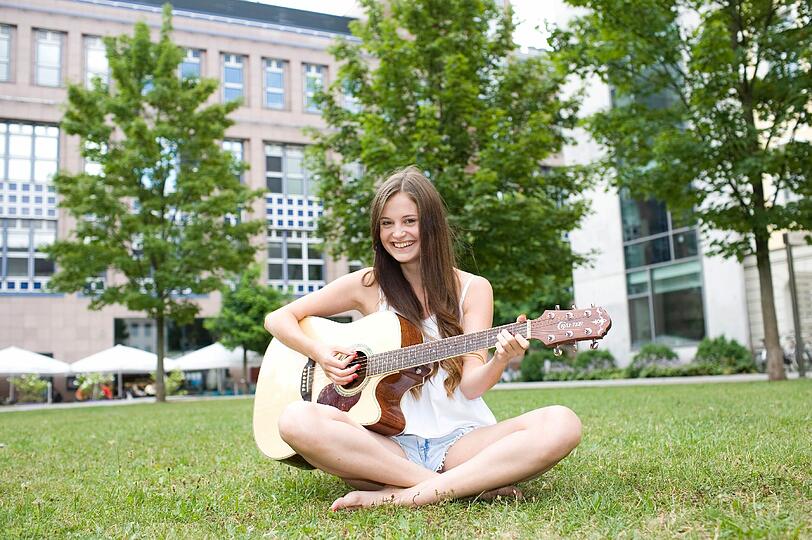 Musik im Herzen: Anna träumt von einer kleinen Band &mdash; natürlich am liebsten mit ihr am Mikrofon. Die Bilder von ihrem Shooting mit Gitarre.
