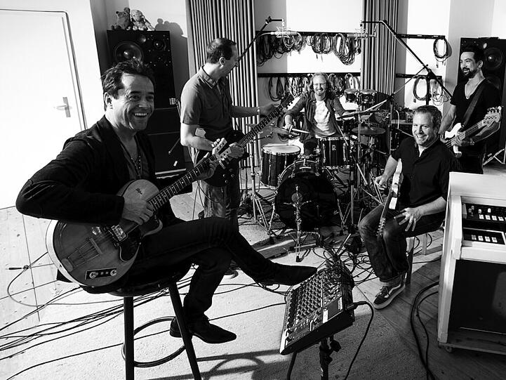 Jan Josef Liefers mit seiner Band Radio Doria im Tonstudio