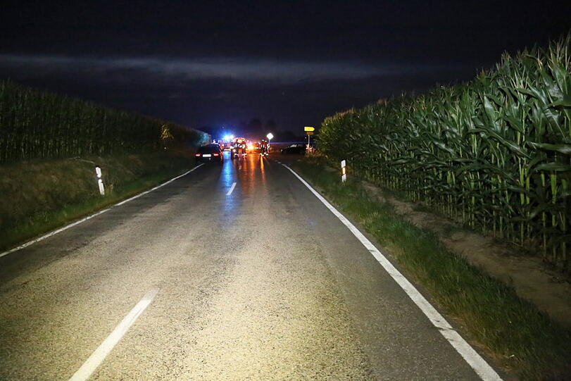 Die Fahrt eines Nissan-Fahrers endete in einer Tragödie. Der Mann wurde beim Unfall aus dem Auto geschleudert.