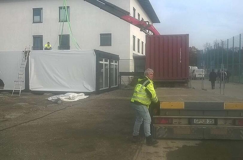 Neben einem Raum für Pressekonferenzen wird der Container-Neubau auch einen Kraftraum enthalten.